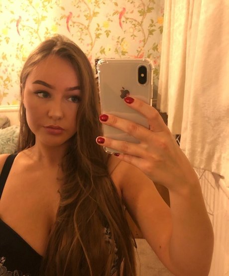 Foto di nudo di fuga di OnlyFans di Helayna Birkett