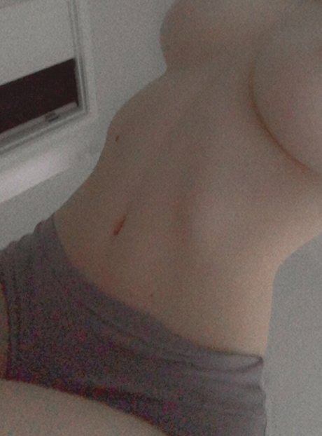 Foto di nudo di fuga di OnlyFans di Emiliansfw