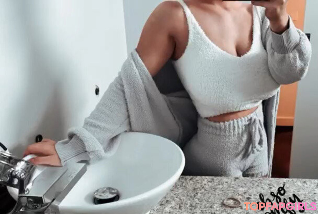 Foto di nudo di fuga di OnlyFans di Charlotte Page #51 Foto di nudo di fuga di OnlyFans di Charlotte Page #51