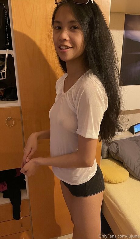 Foto di nudo di fuga di OnlyFans di Jujuna