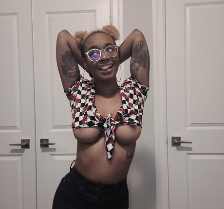 Foto di nudo di fuga di OnlyFans di Deedeebee96
