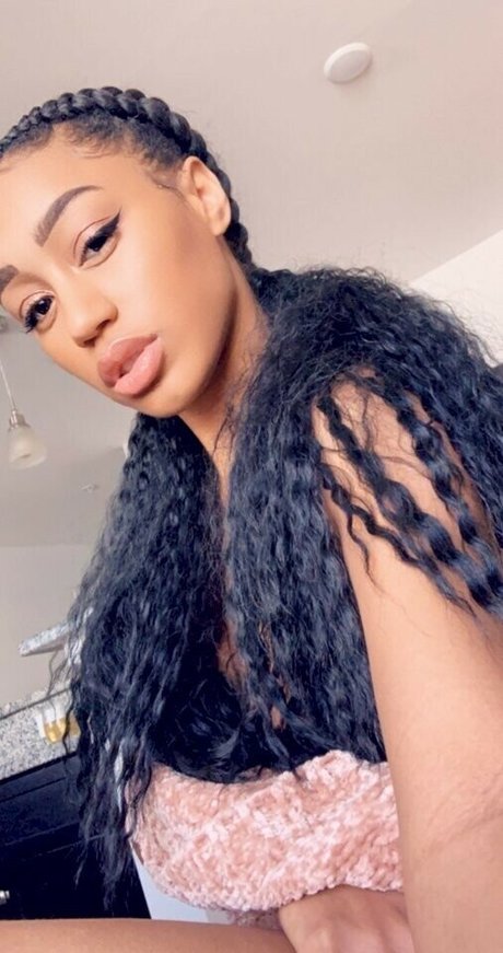 Foto di nudo di fuga di OnlyFans di Nia Simone