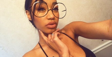 Foto di nudo di fuga di OnlyFans di Nia Simone