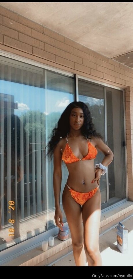 Foto di nudo di fuga di OnlyFans di Nyquiln