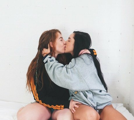 Foto di nudo di fuga di OnlyFans di Mybisexualbestfriend