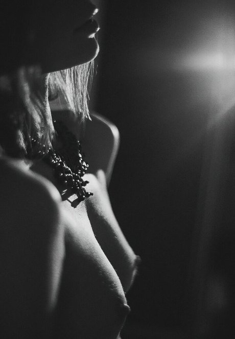 Foto di nudo di fuga di OnlyFans di Guerlain