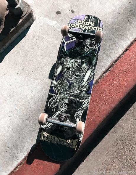 Foto di nudo di fuga di OnlyFans di Skaterrboi