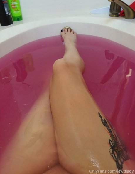 Foto di nudo di fuga di OnlyFans di Lewdladyj