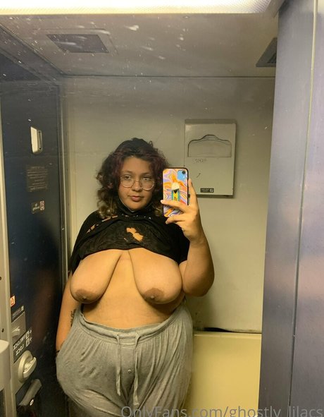 Foto di nudo di fuga di OnlyFans di Ghostlylilacs