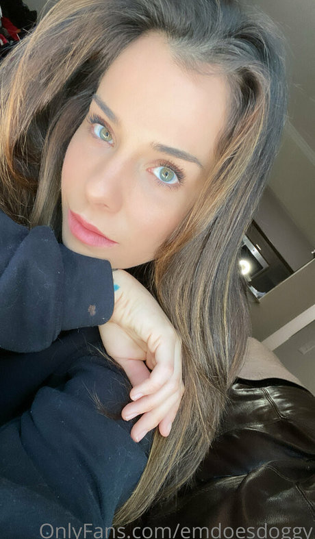 Foto di nudo di fuga di OnlyFans di Emdoesdoggy
