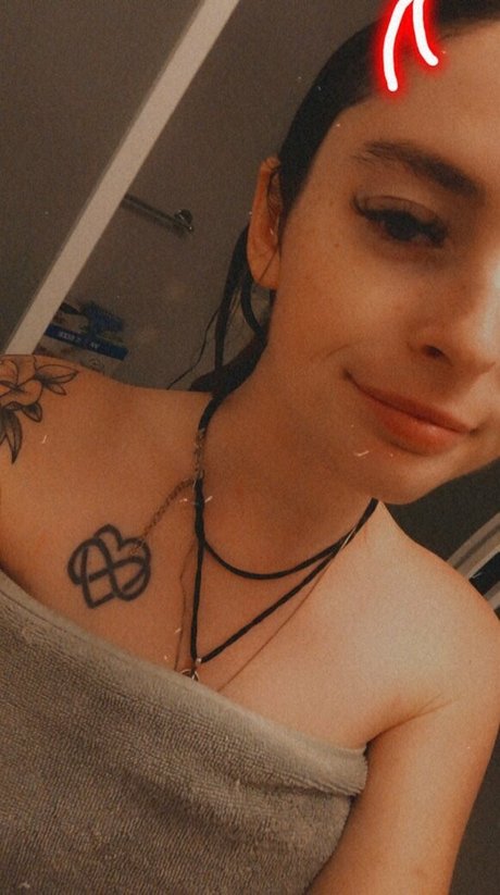 Foto di nudo di fuga di OnlyFans di Miniloupxxx