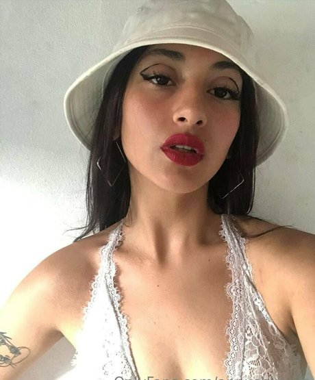 Foto di nudo di fuga di OnlyFans di Annushkaua