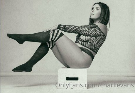 Foto di nudo di fuga di OnlyFans di Charli Evans