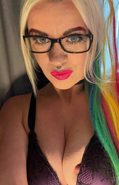 Foto di nudo di fuga di OnlyFans di Bellehella