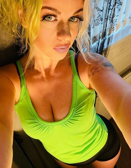 Foto di nudo di fuga di OnlyFans di Bellehella
