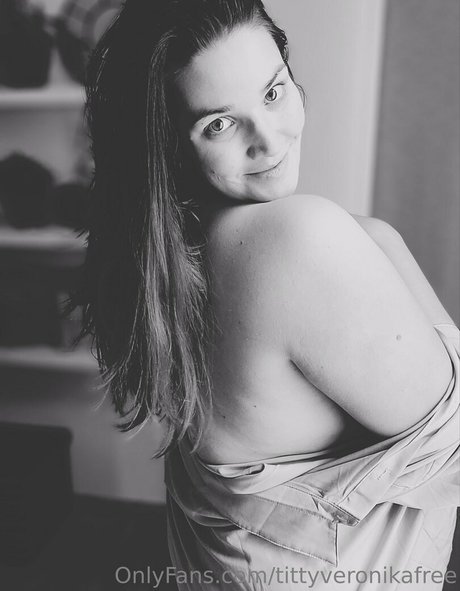 Foto di nudo di fuga di OnlyFans di Tittyveronikafree