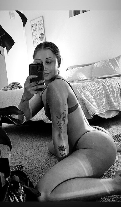 Foto di nudo di fuga di OnlyFans di Mslunarose