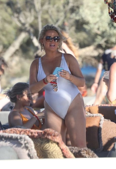 Foto di nudo di fuga di OnlyFans di Emily Atack