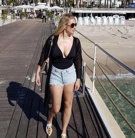 Foto di nudo di fuga di OnlyFans di Sarah Cruddas