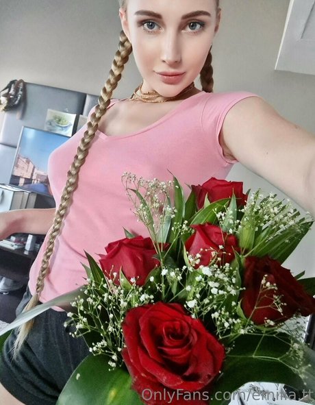 Foto di nudo di fuga di OnlyFans di Emiliatt