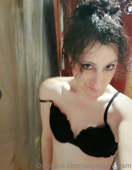 Foto di nudo di fuga di OnlyFans di Ladymoonbeam