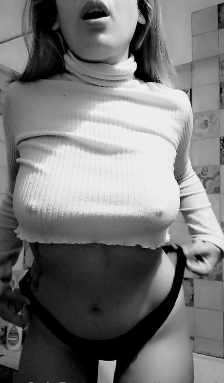 Foto di nudo di fuga di OnlyFans di Emilypageok