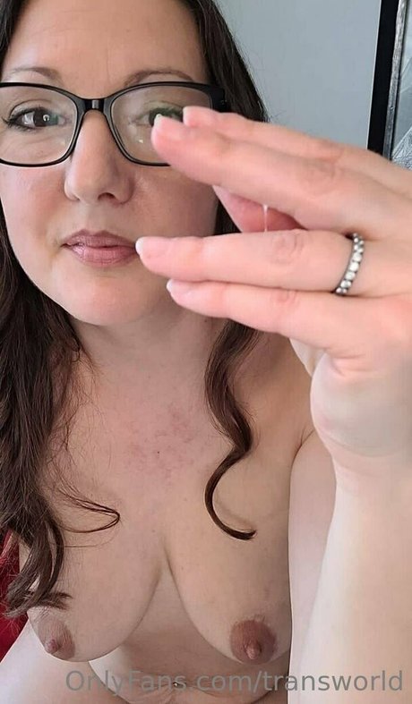 Foto di nudo di fuga di OnlyFans di Transworld