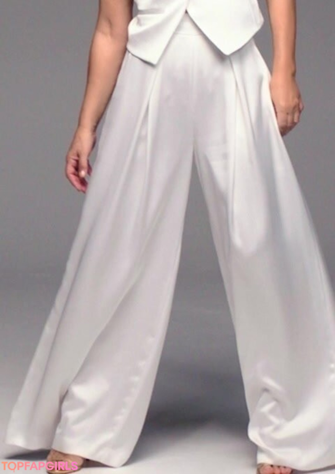 Foto di nudo di fuga di OnlyFans di Elizabeth Hurley #387 Foto di nudo di fuga di OnlyFans di Elizabeth Hurley #387