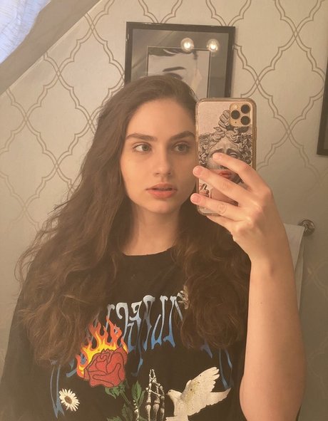 Foto di nudo di fuga di OnlyFans di Elisabeth Marchini