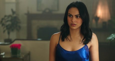 Camila Mendes