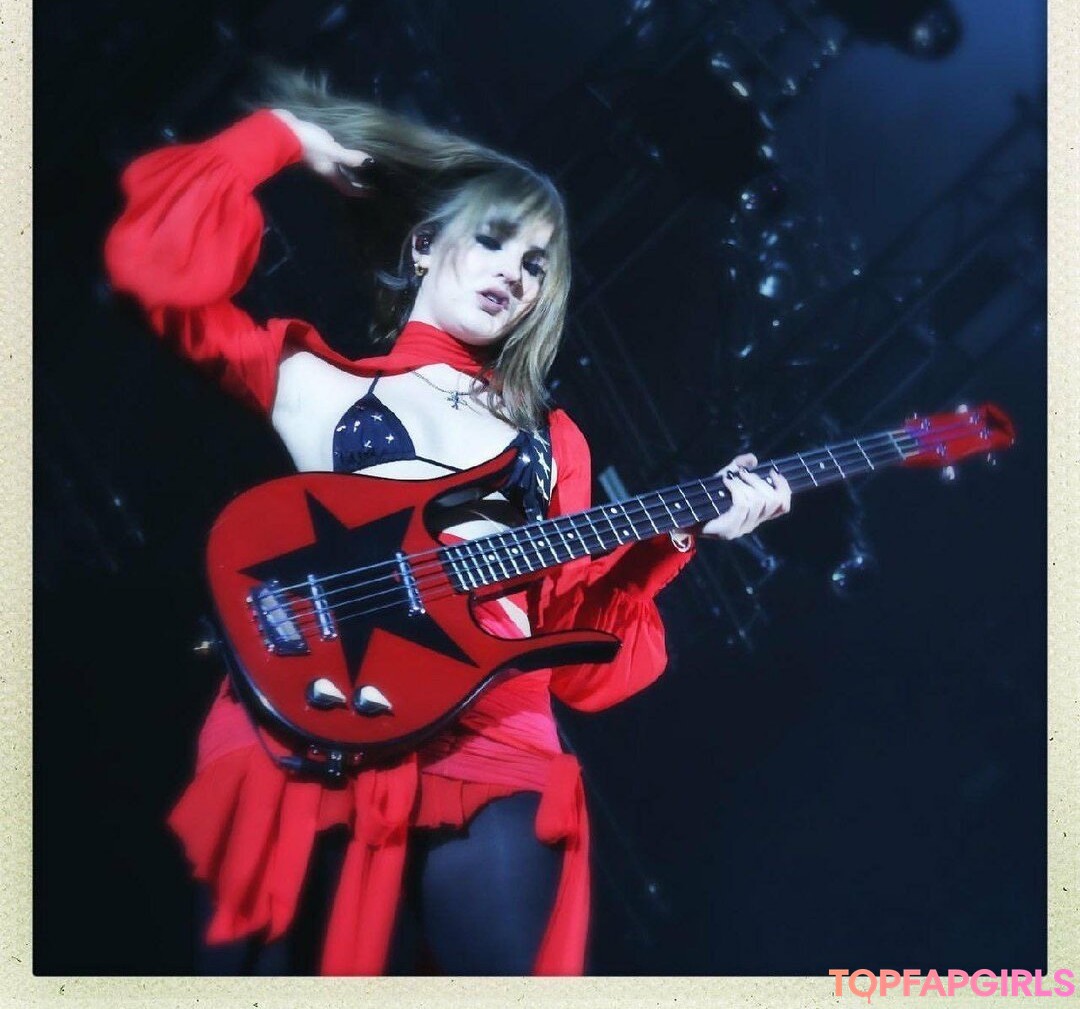 Foto di nudo di fuga di OnlyFans di Victoria De Angelis #441 Foto di nudo di fuga di OnlyFans di Victoria De Angelis #441