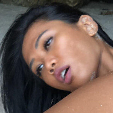 Foto di nudo di fuga di OnlyFans di Sheiziss
