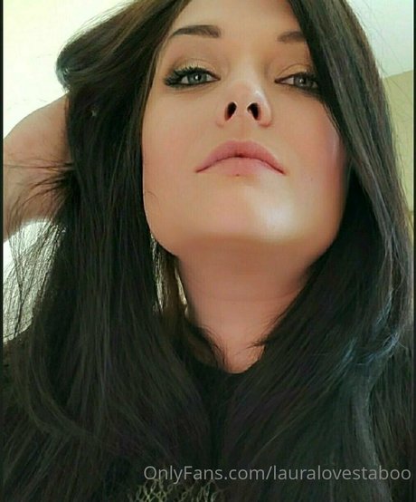 Foto di nudo di fuga di OnlyFans di Thelaurajohnson