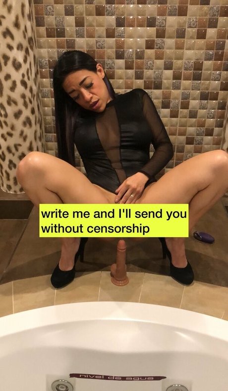 Foto di nudo di fuga di OnlyFans di Nenalatina