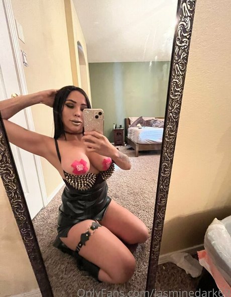 Foto di nudo di fuga di OnlyFans di Jasminedark69