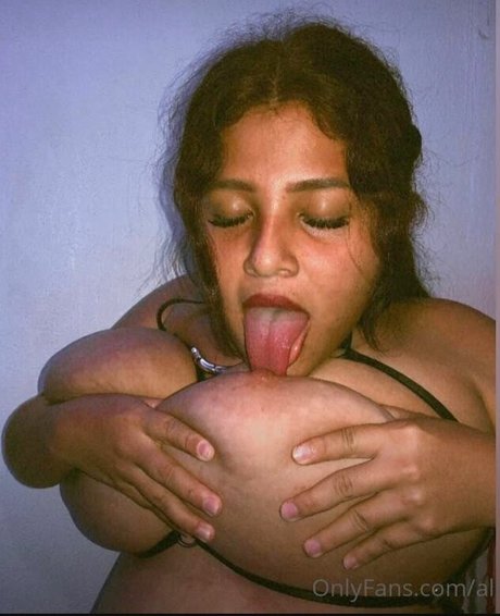 Foto di nudo di fuga di OnlyFans di Malasa