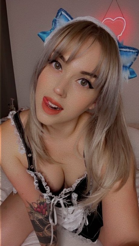 Foto di nudo di fuga di OnlyFans di Caradaily