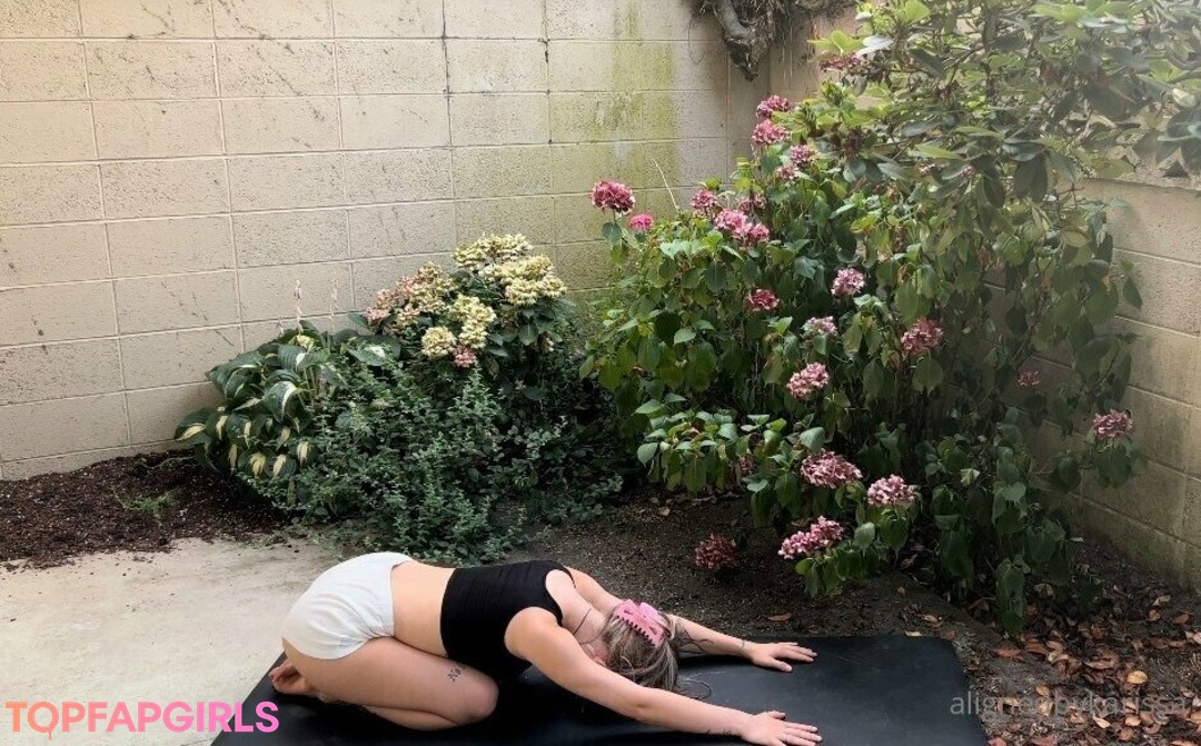 Foto di nudo di fuga di OnlyFans di Alignedbykarissa #18 Foto di nudo di fuga di OnlyFans di Alignedbykarissa #18