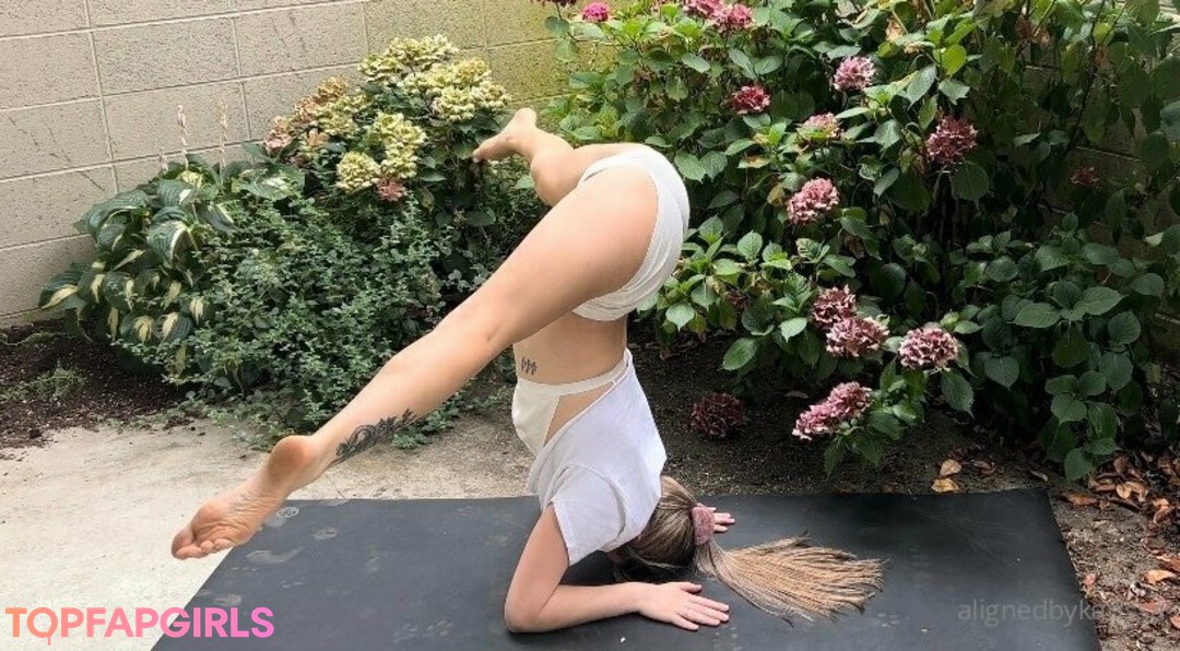 Foto di nudo di fuga di OnlyFans di Alignedbykarissa #22 Foto di nudo di fuga di OnlyFans di Alignedbykarissa #22