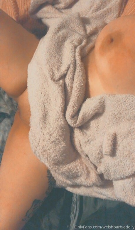 Foto di nudo di fuga di OnlyFans di Welshbarbiedolly