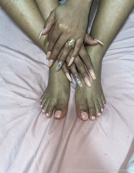 Foto di nudo di fuga di OnlyFans di Therealbeautymonroe