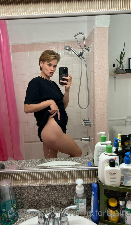 Foto di nudo di fuga di OnlyFans di Wormsforbrains