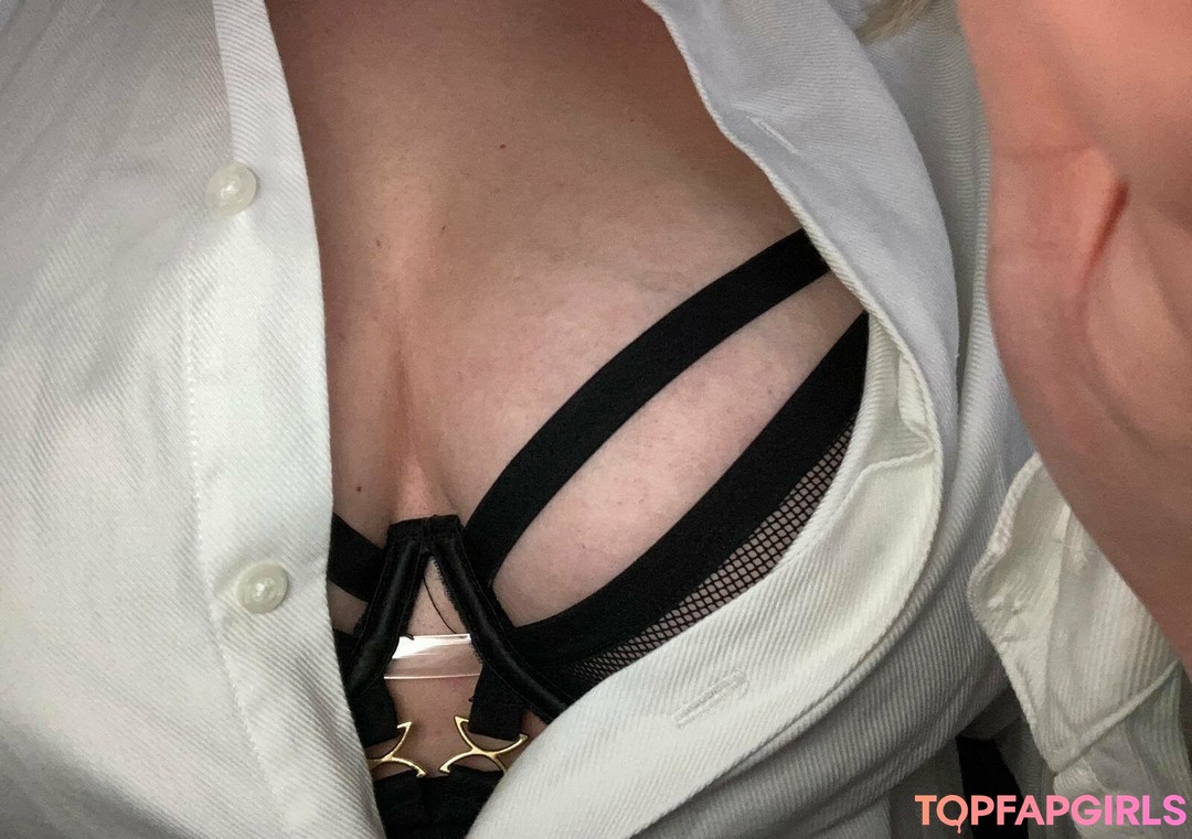 Foto di nudo di fuga di OnlyFans di Cotswoldcouple1 #96 Foto di nudo di fuga di OnlyFans di Cotswoldcouple1 #96