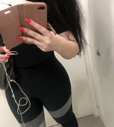 Foto di nudo di fuga di OnlyFans di Persiana