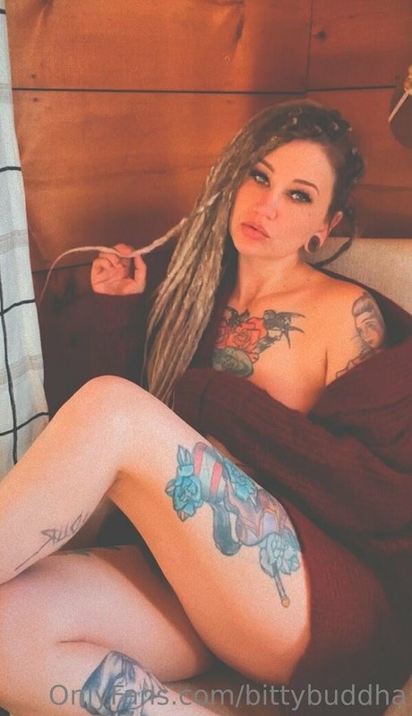 Foto di nudo di fuga di OnlyFans di Bittybuddha