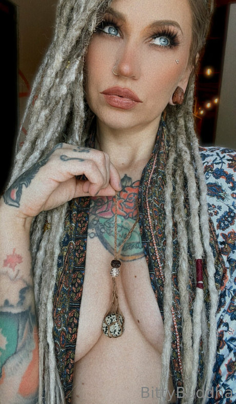 Foto di nudo di fuga di OnlyFans di Bittybuddha