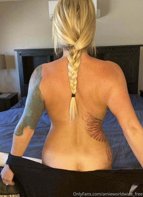 Foto di nudo di fuga di OnlyFans di Amieworldwidefree