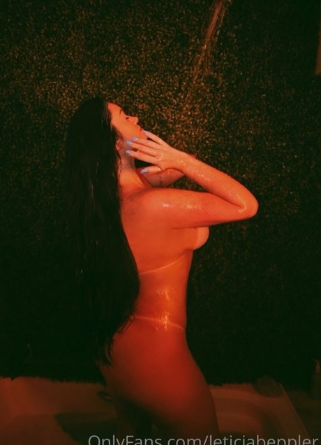 Foto di nudo di fuga di OnlyFans di Leticia Beppler
