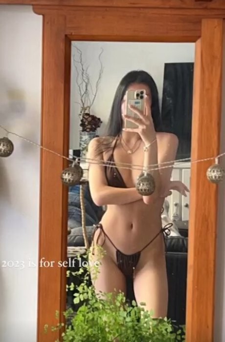 Foto di nudo di fuga di OnlyFans di Kamilla Wong