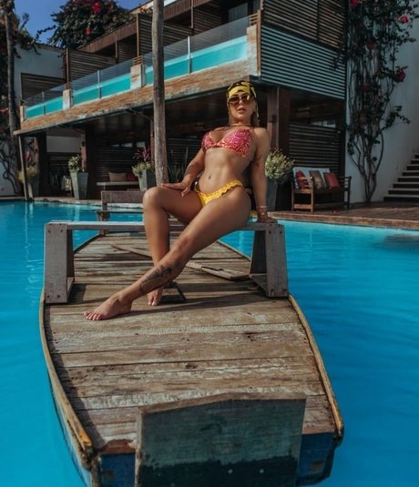 Deolane Bezerra